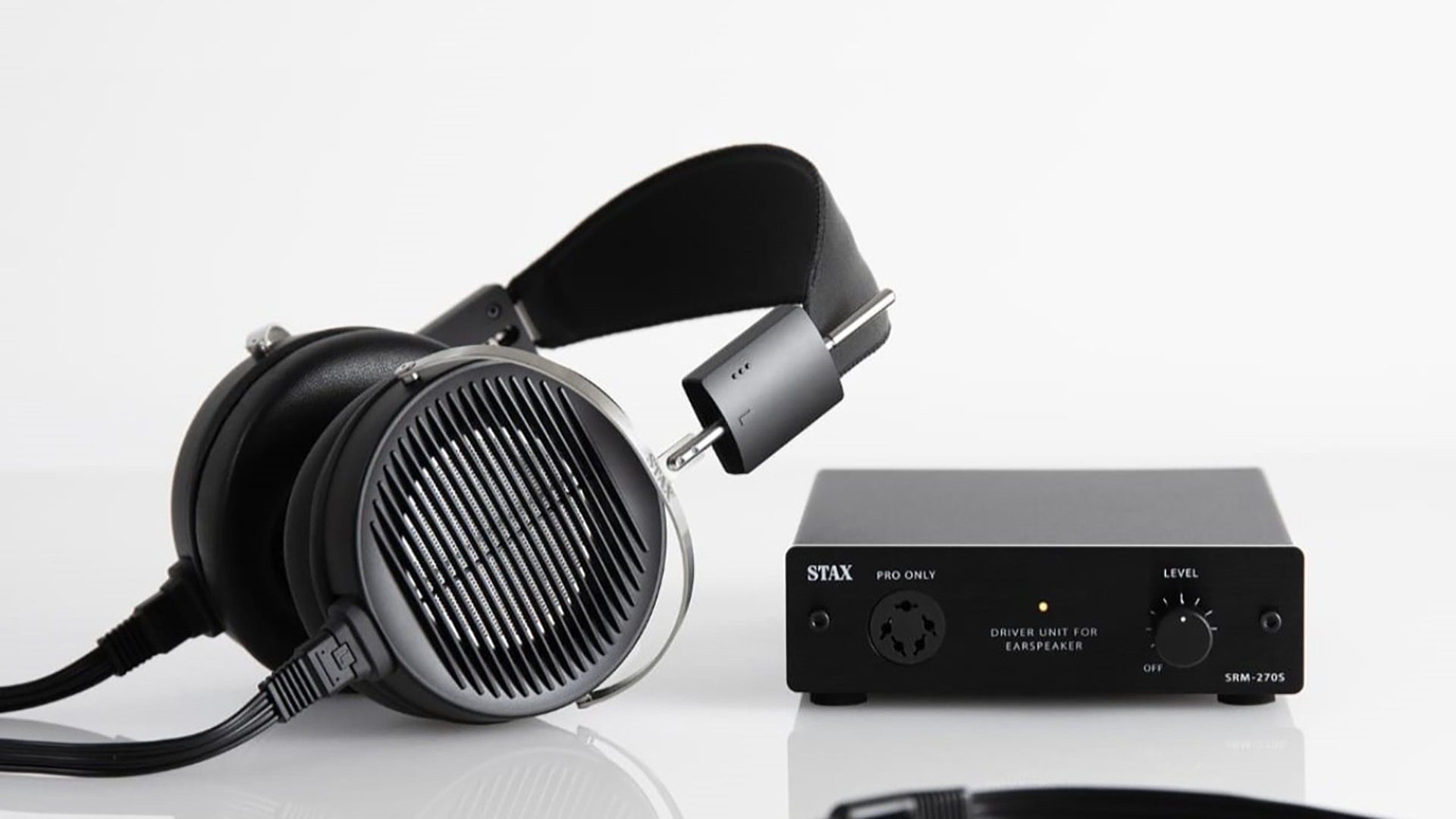 Ny Stax-modell sänker inträdespriset för elektrostatiska hörlurar