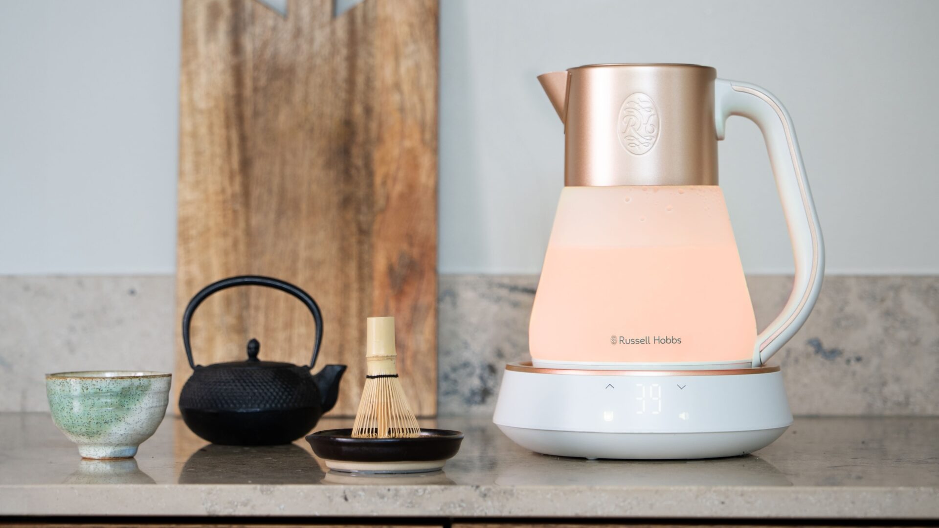 Russell Hobbs Calm Kettle lyser upp i köket