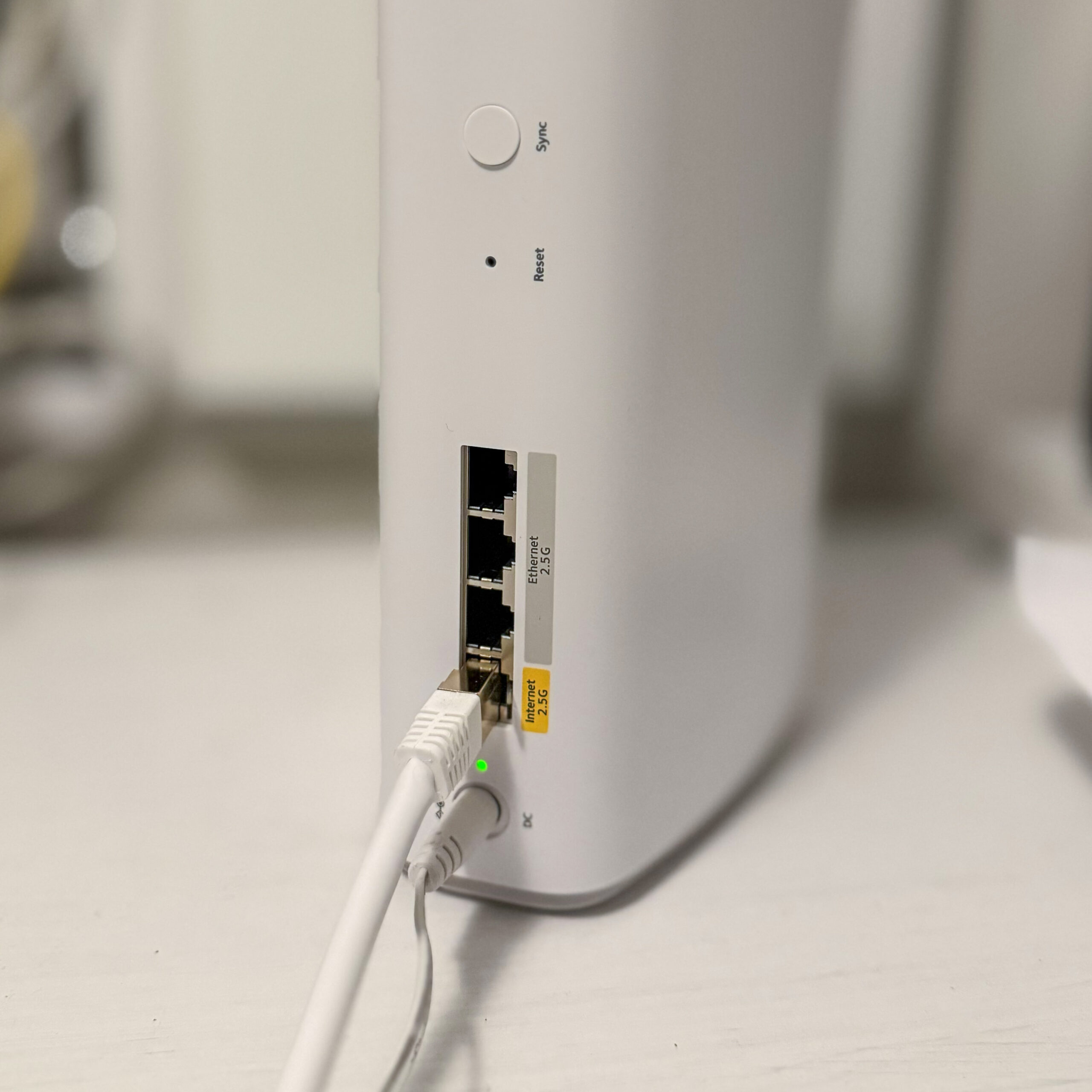 Netgear Orbi 770 RBE770 rear