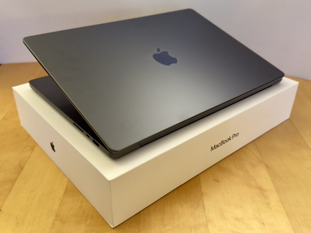 Macbook Pro M4 Pro on box