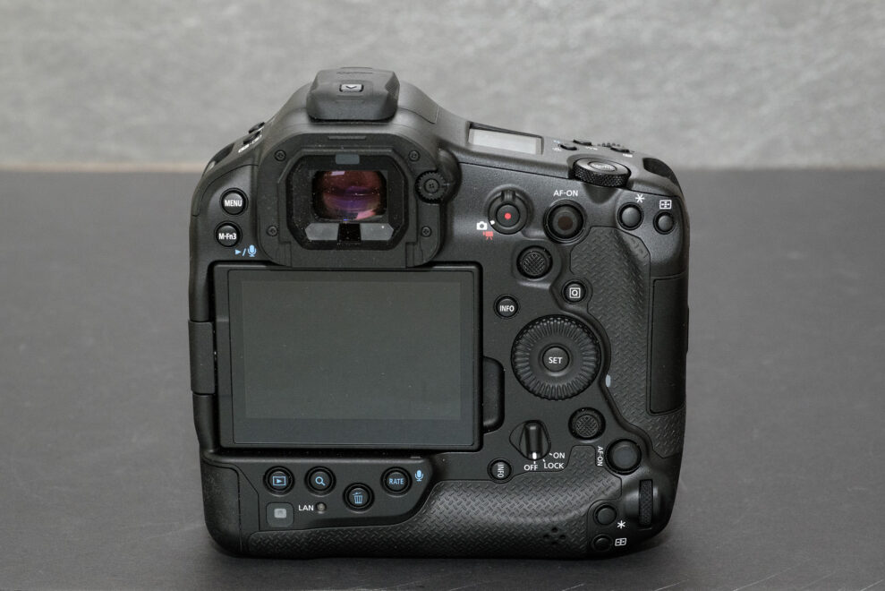 Canon EOS R1 12