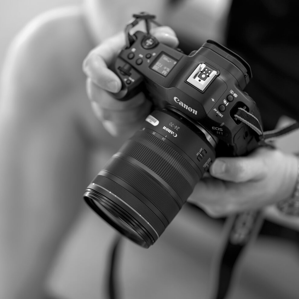 EOS R1 bw