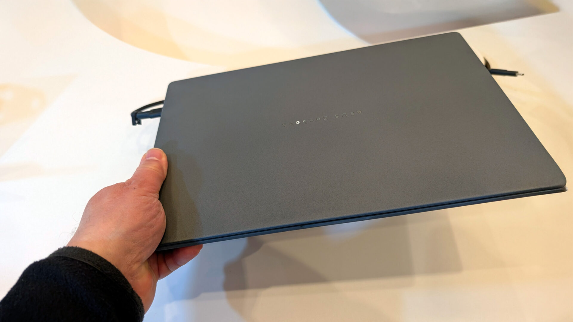 CES 2025: Asus Zenbook A14 – superlätt och batterisnål