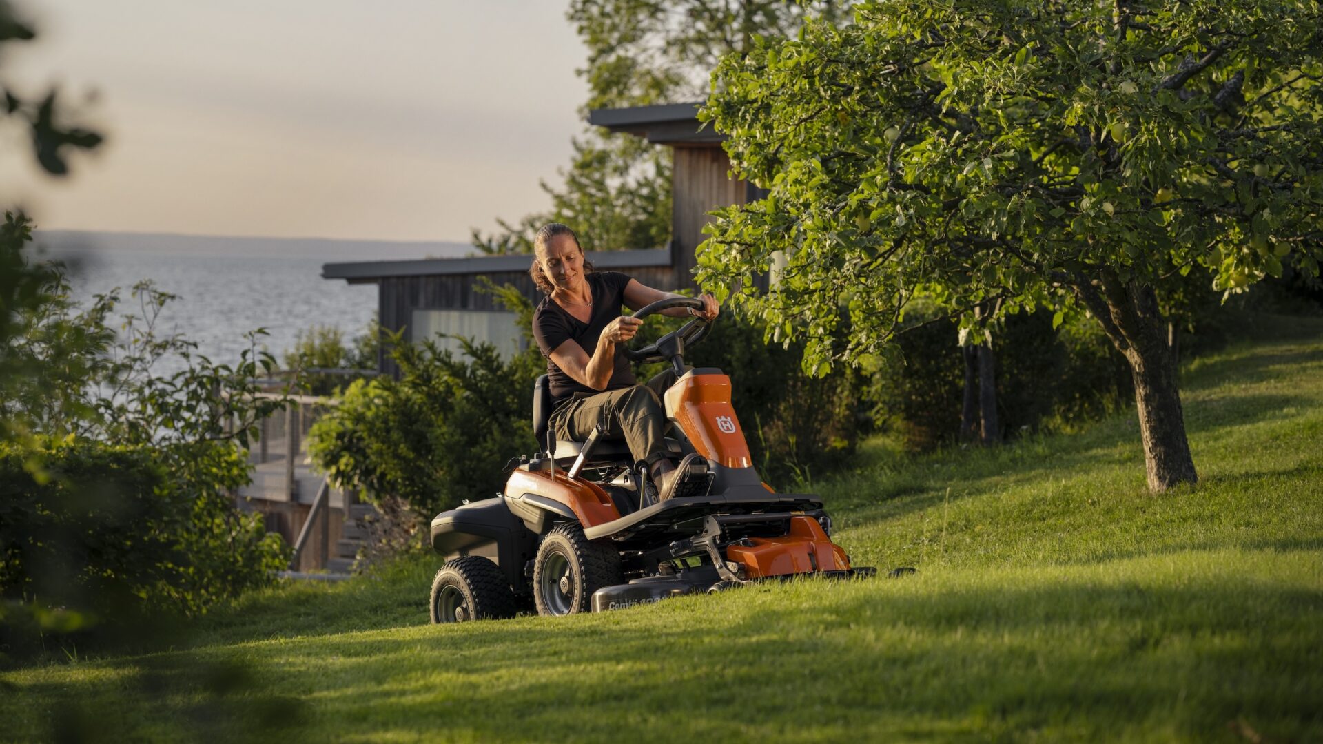 Husqvarna släpper batteridrivna Rider R200iX AWD