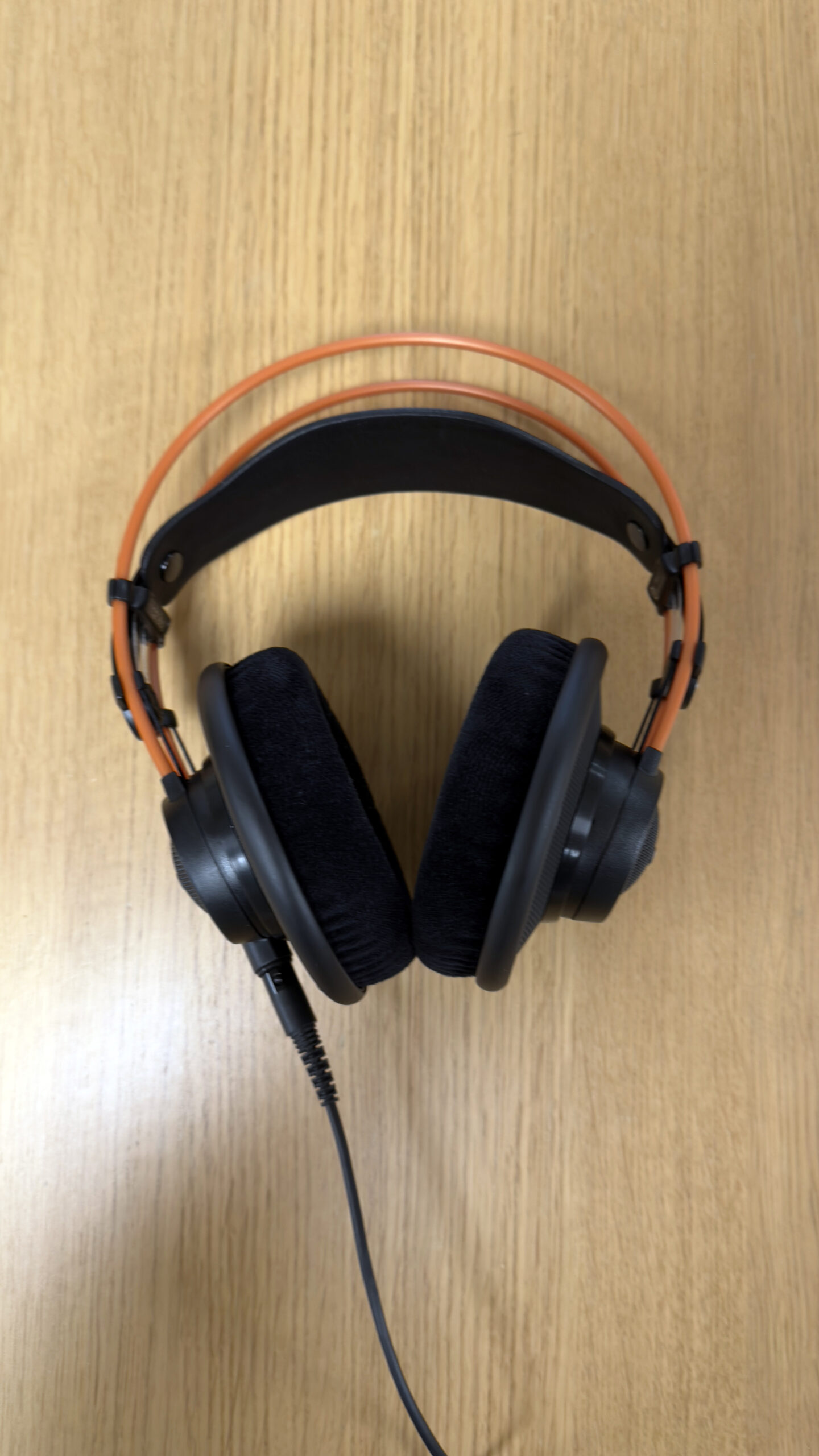 AKG K712